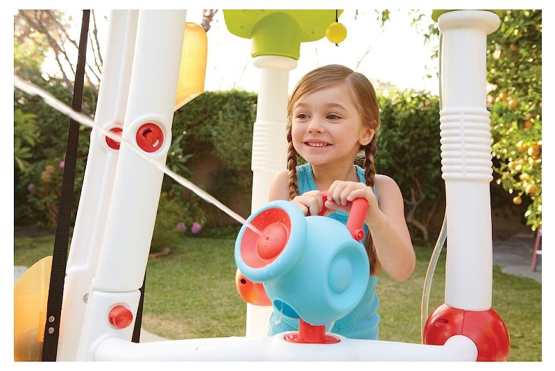 CASETTA DA GIARDINO CON SCIVOLI