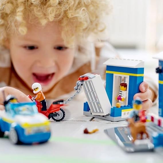 LEGO City Inseguimento alla Stazione di Polizia, 60370